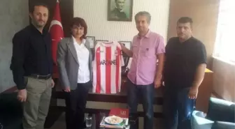 Dardanelspor Yöneticilerinden Kumluca Kaymakamı Baştürk'e Ziyaret