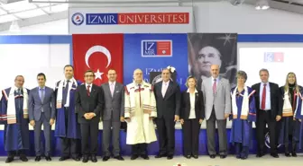 İzmir Üniversitesi 7'nci Akademik Yılı Törenle Başladı