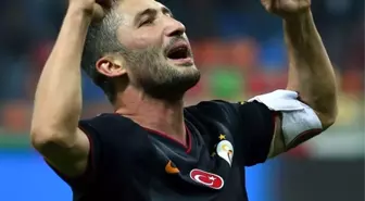 Galatasaray'da Sabri Sarıoğlu Affedildi!