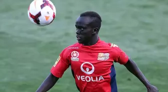 Kenyalı Golcü Awer Mabil İnanılmaz Bir Gol Kaçırdı