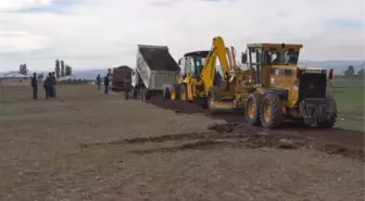 Özalp Belediyesi'nin Yol Yapım Çalışmaları Devam Ediyor