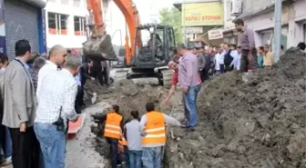 Adana'da Göçük Altında Kalan İşçiyi Arkadaşları Kurtardı