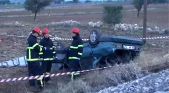 Lokomotifin Çarptığı Otomobildeki Çift Hayatını Kaybetti