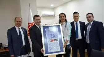 Başkan Yılmaz Voleybolcuları Ağırladı