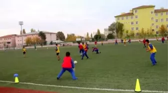 Bayan Futbolcular Şampiyonluk İçin Ter Döküyor