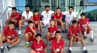 BESYO Öğrencilerinden Miniklere Gönüllü Antrenörlük