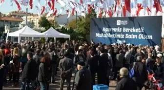 Maltepe'de 10 Bin Kişiye Aşure Dağıtıldı
