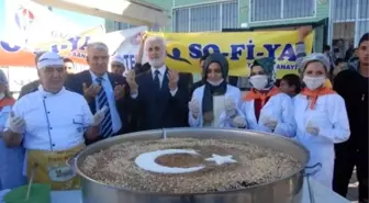 Öğrencilerden Suriyeli Sığınmacılara Aşure İkramı