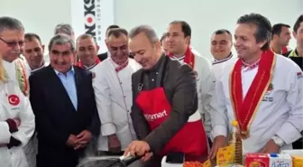 Vali Ocağın Başına Geçip Menemen Pişirdi