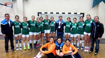 Bayan Hentbol Takımı Rakip Tanımıyor