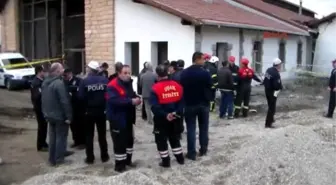 Uşak'ta Tarihi Bina Çöktü: 1 İşçi Öldü