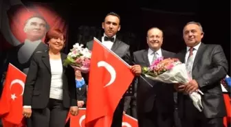 Ata'ya Saygı Konserinde Duygusal Anlar Yaşandı