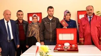 Evlenen Çiftlere Sürpriz Hediye Veriliyor