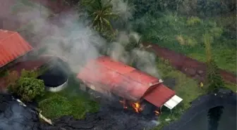 Hawaii'de Volkanik Patlamada Oluşan Lavlar Kentteki Bir Evi Yok Etti