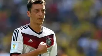 Mesut Özil ile Babasının Davalık Olduğu Yazıldı