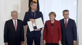 Panzerler'e Gümüş Defne Yaprağı Nişanı