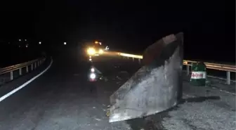 Yola Düşen Demir Kalıp Zincirleme Kazaya Neden Oldu: 5 Yaralı