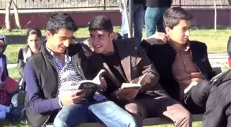 Yüksekova'da Kitap Okuma Etkinliği Düzenlendi