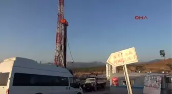 Batman Garzan Çayı Kıyısında Açılan Her Kuyudan Petrol Fışkırıyor