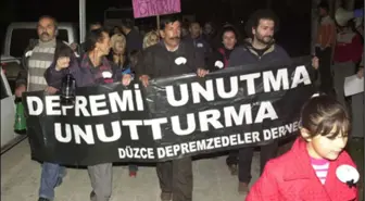 Düzce Depreminde Hayatını Kaybedenler İçin Anma Töreni