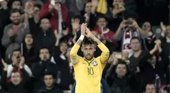 Türk Taraftarlar, Maç Esnasında Neymar'a Sevgi Gösterisinde Bulundu