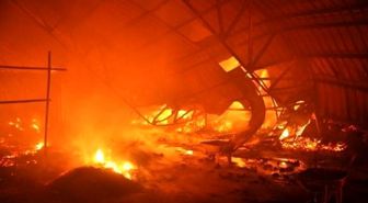 Uşak'ta Kuru Çiçek İmalatı Yapan Fabrika Kül Oldu