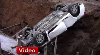 İkaz Levhasına Çarpan Araçta 3 Kişi Öldü