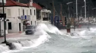 Marmaris'te Etkili Yağış Su Taşkınlarına Yol Açtı