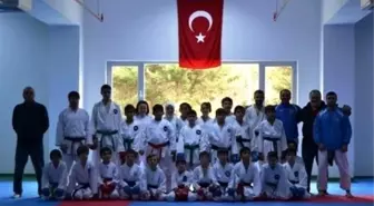 Yalovalı Karateciler Türkiye Ümit Genç Karate Şampiyonası'na Hazırlanıyor