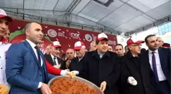 Festivalde 5 Ton Çiğ Köfte, 15 Ton Nar Tüketildi