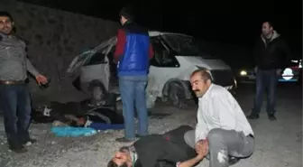 İşçileri Taşıyan Minibüs Takla Attı: 12 Yaralı