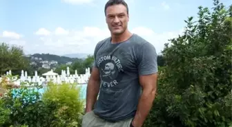 Alpay'ın Fotoğrafı Almanya'da Gündem Oldu!