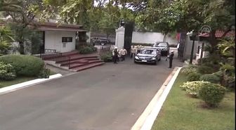 Davutoğlu, Filipinler'de Resmi Törenle Karşılandı