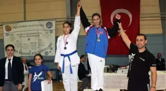 Minik Taekwondocular, Foça'ya Altın'la Döndü