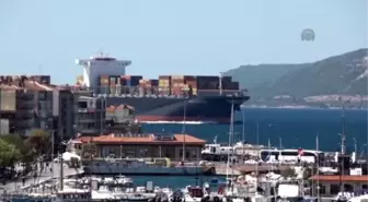 Dev Konteyner Gemisi Çanakkale Boğazından Geçti