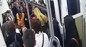 Metroda Fenalaştı, Hastanede Öldü