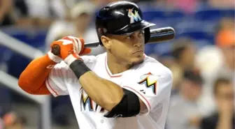 Stanton, Yeni Sözleşmesiyle Spor Tarihinin En Pahalı Anlaşmasını Yaptı