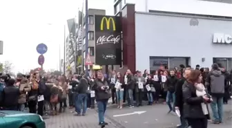 Almanya'da Türk Kızının Saldırıya Uğraması Protesto Edildi