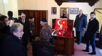 Atatürk'ün Kaldığı Odayı Görünce Heyecanlandı