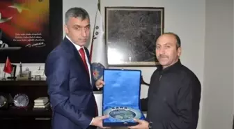 Kars Emniyet Müdürü Başarılı Gazetecileri Plaketle Ödüllendirdi