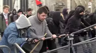 Londra'da 'Ücretsiz Eğitim' Protestosu