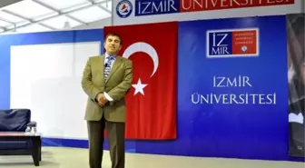 Üstün Dökmen İzmir Üniversitesi Öğrencileri İle Buluştu