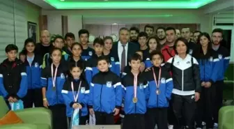 Yunusemre Belediyespor Başarıya Doymuyor