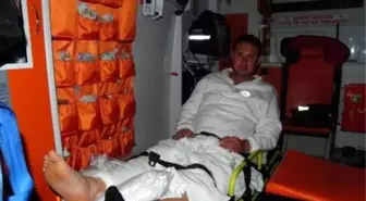 Ambulans Şoförünü 'Yol Vermedi' Diye Dövdüler