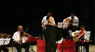 Türk Sanat Müziği'nin Ünlü Sesi Melihat Gülses, Kilis'te Konser Verdi