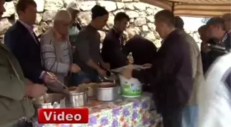 Yırtık Lastik Ayakkabılı Madenci Babası Kırgın