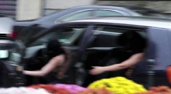 Femen'ler Bu Defa Rahip Kaçırdı!