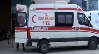 İnegöl Mandalina Yüklü Tır, Park Halindeki Tır'a Çarptı: 6 Yaralı