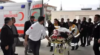 Mandalina Yüklü Tır, Park Halindeki Tır'a Çarptı: 6 Yaralı