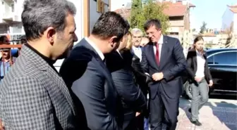 Bakan Zeybekci: Bir Zamanın Orak Çekiçlileri Şimdi Milliyetçilik Taslıyor